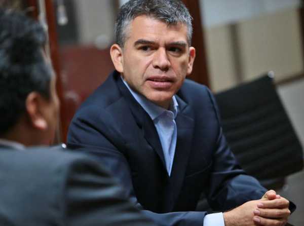 El fr&aacute;gil ascenso de Guzm&aacute;n