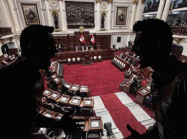 Entre el griter&iacute;o y la penumbra