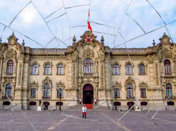 Palacio de Gobierno bajo asedio 