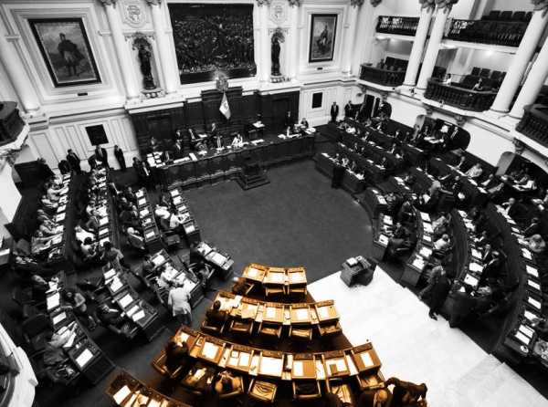  Parlamento: reconfiguraci&oacute;n de las fuerzas pol&iacute;ticas