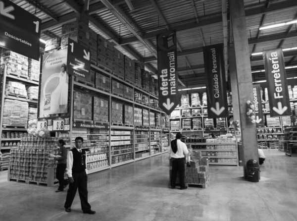 En medio de megarrecesión, InRetail compra Makro