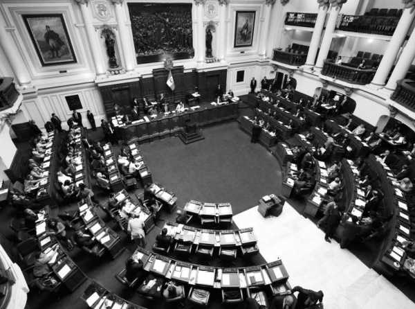 &iexcl;La Rep&uacute;blica bajo ataque!