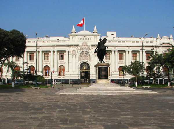 Ante &ldquo;democracia plebiscitaria&rdquo;, persistir con la Rep&uacute;blica