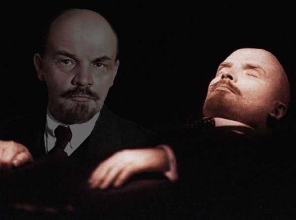 Lenin en su tumba