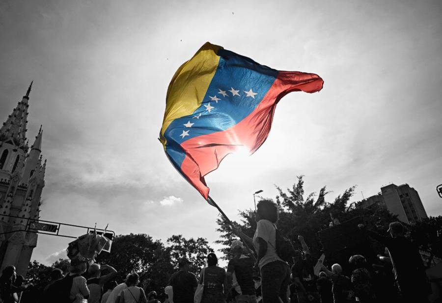 Las d&eacute;cadas en que el derecho dej&oacute; de proteger a Venezuela