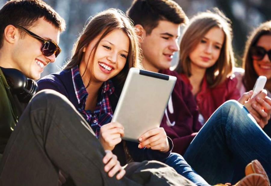 Los millennials: más cerca de Alejandro, más lejos de Carlomagno