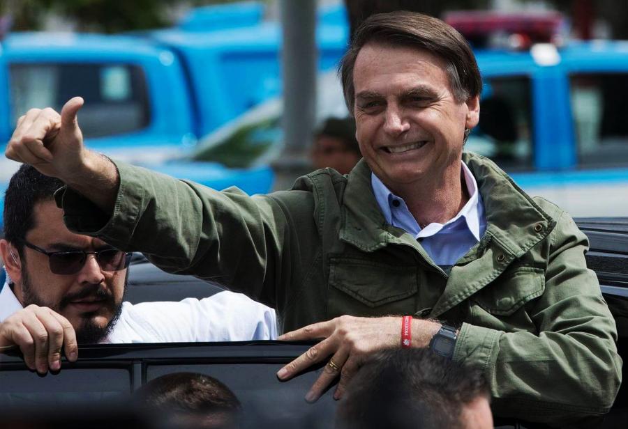 De izquierda a derecha