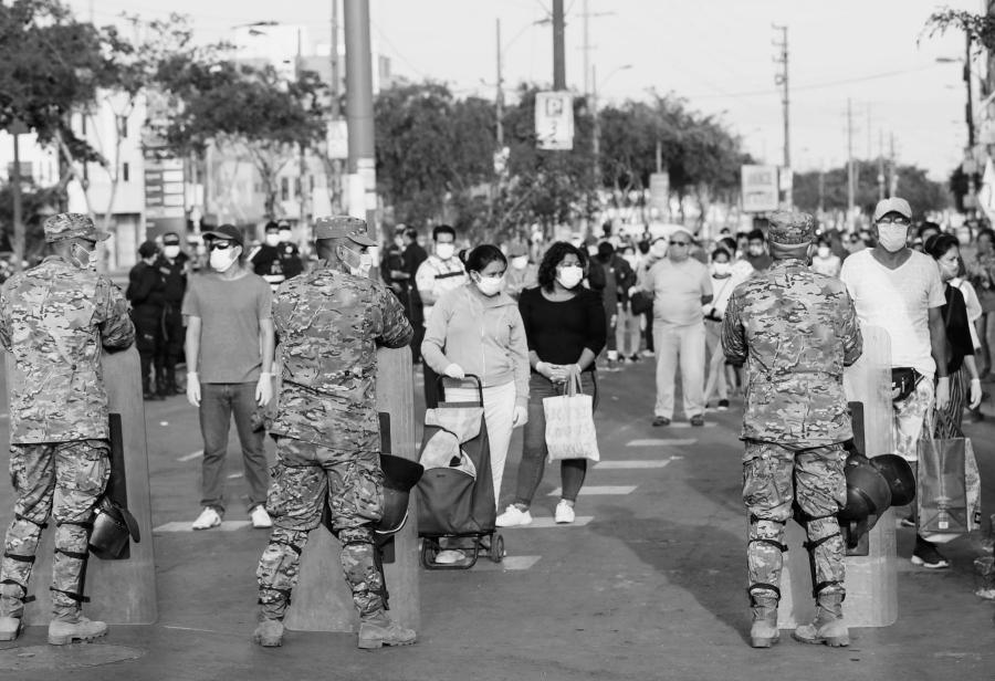 Enfoque militar y agravio a m&eacute;dicos