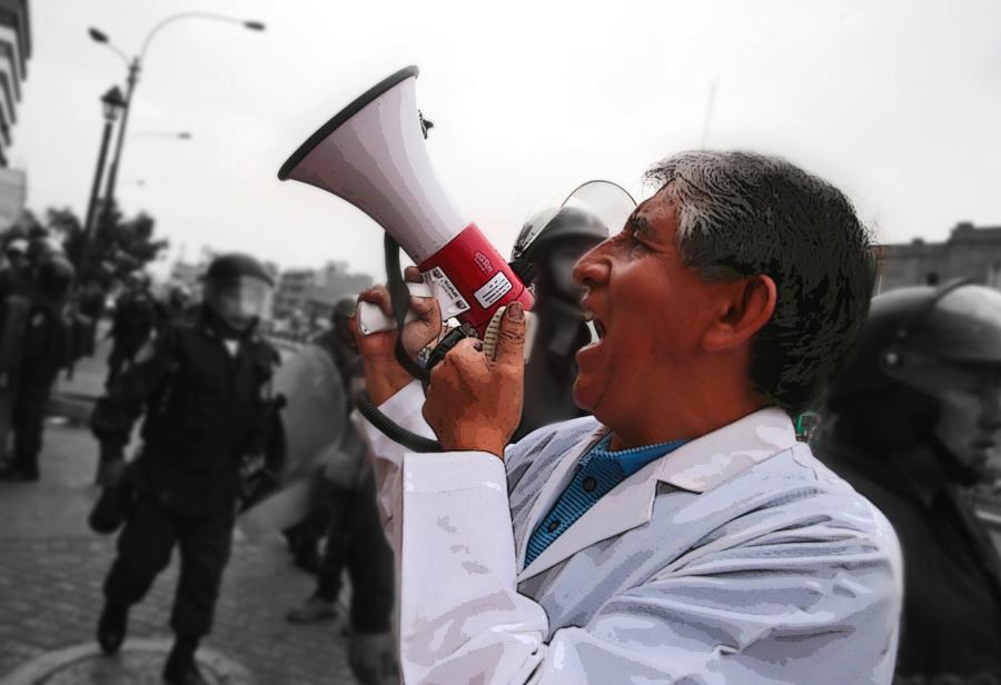 Protesta médica y represión violenta