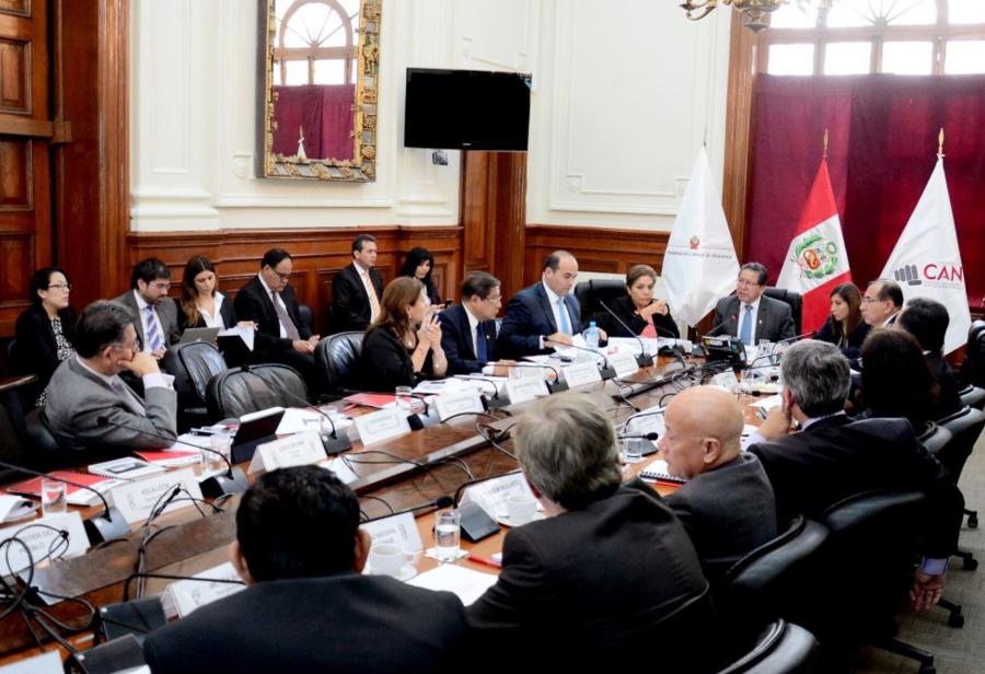 El rábano por las hojas