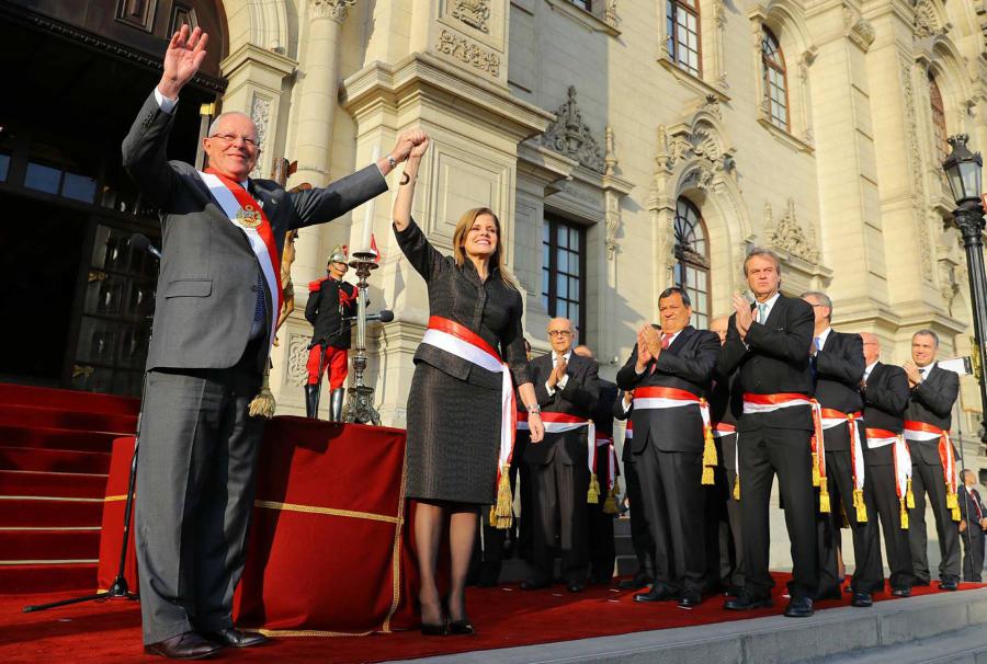 Judicialización y polarización políticas destruyen al Perú
