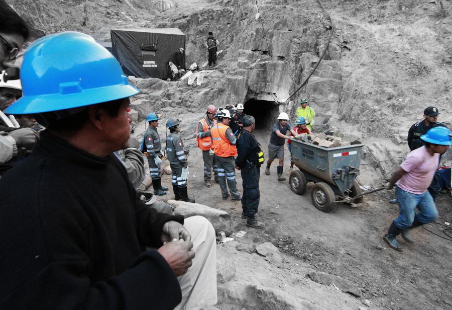 Absurda demonizaci&oacute;n del minero artesanal