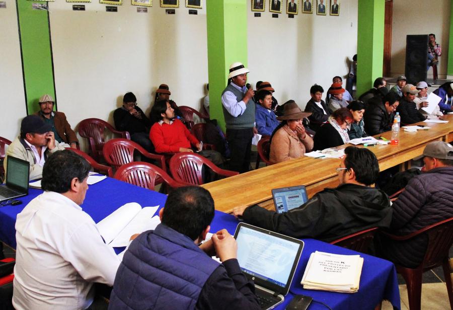 Las mesas de di&aacute;logo en el candelero