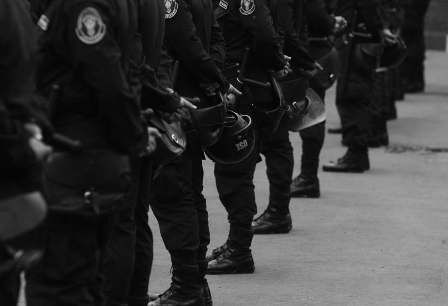 &iexcl;La estrategia de criminalizar al polic&iacute;a!