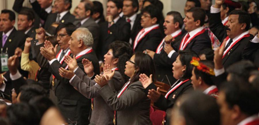 Man&iacute;as autoritarias