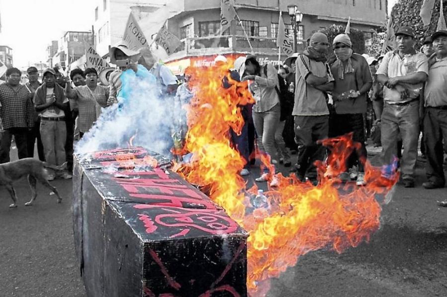 &iexcl;El radicalismo en ofensiva contra el Per&uacute;!