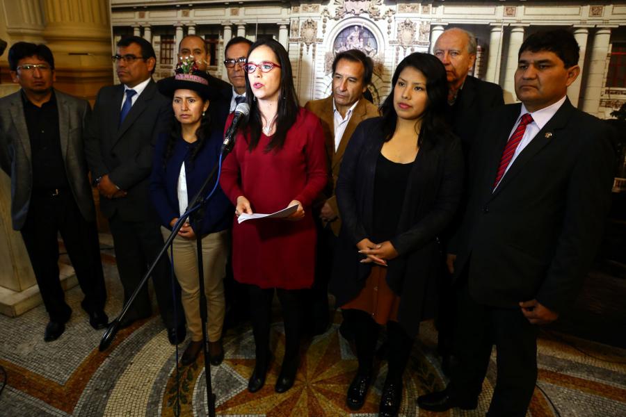 Los enemigos del modelo votan en contra
